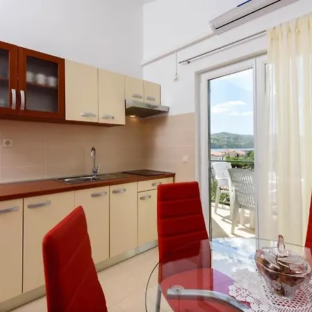 In With Sea View, Balcony, Air Conditioning, Wifi 5142-3 Appartamento